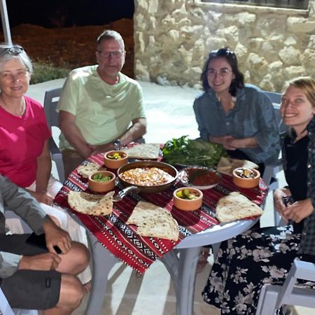 Nabati Hostel Wadi Musa Exteriör bild